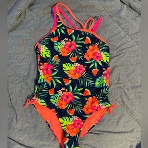 Girls one niece bathing suit